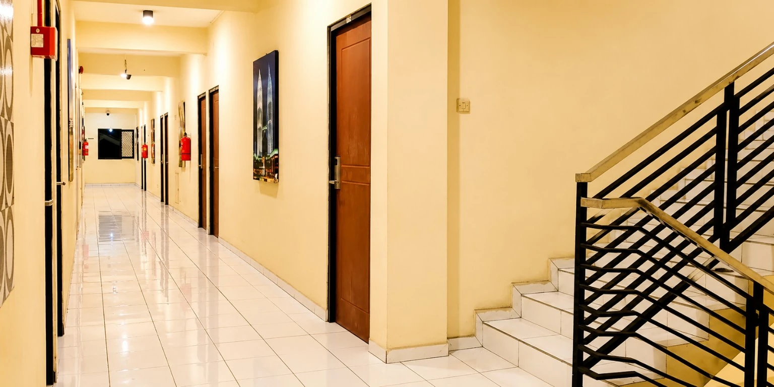 Koridor dan tangga Grace Setia Hotel